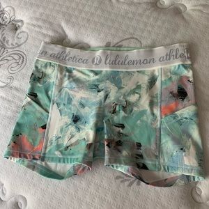 Lululemon floral spandex - size 8 -Unique - New